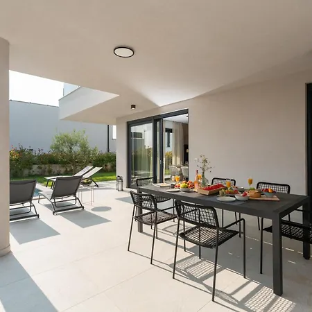 Ava Rosa By Seeadria Agency *