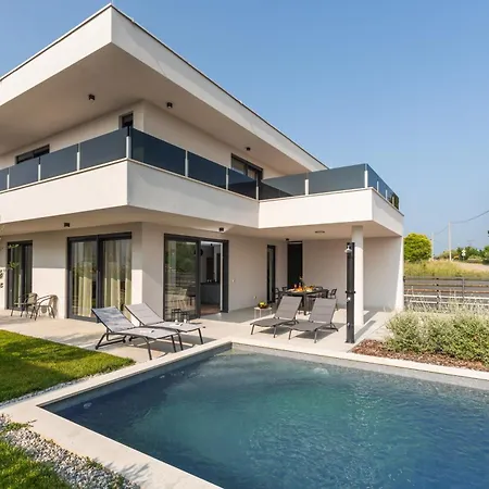 Ava Rosa By Seeadria Agency *